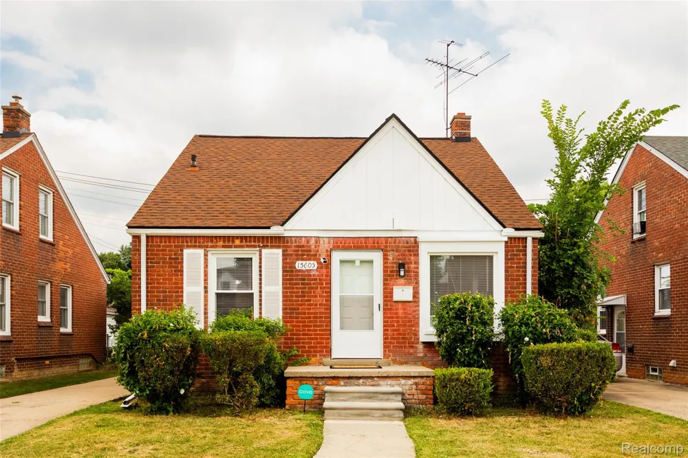 15605 Veronica Avenue Eastpointe City, MI 48021