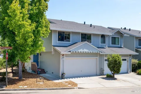 2 Pinewood Lane
