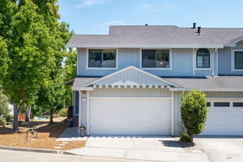 2 Pinewood Lane