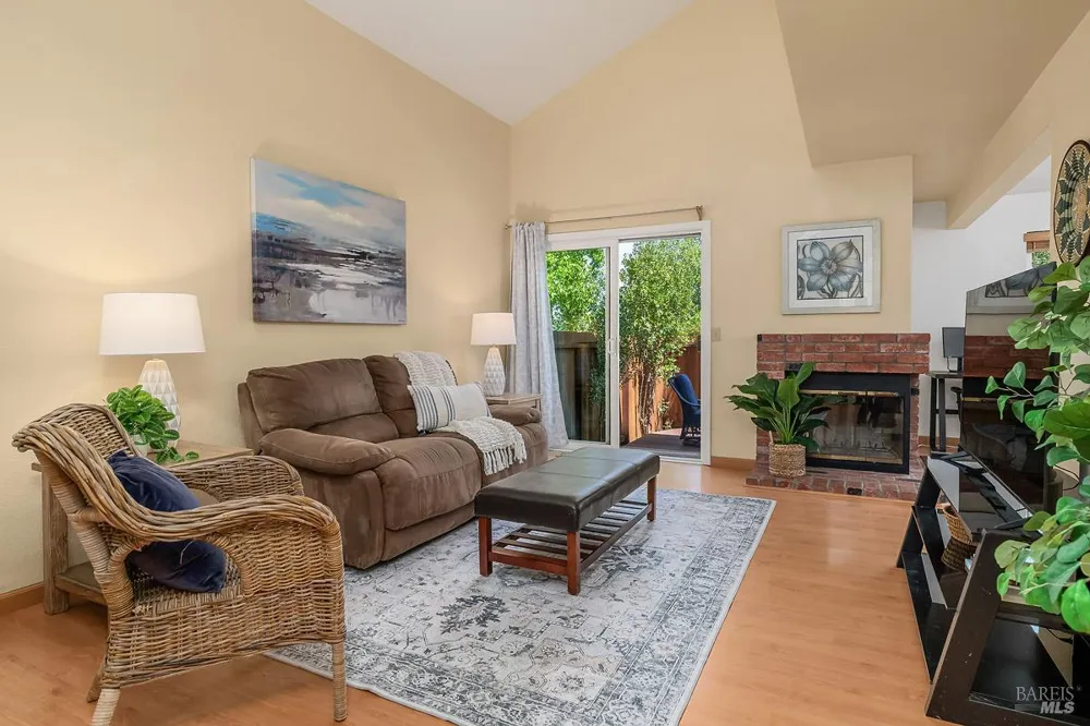 2 Pinewood Lane Novato, CA 94947