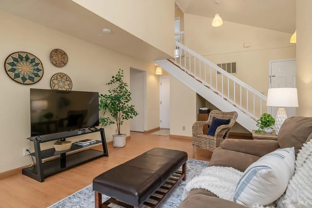 2 Pinewood Lane Novato, CA 94947