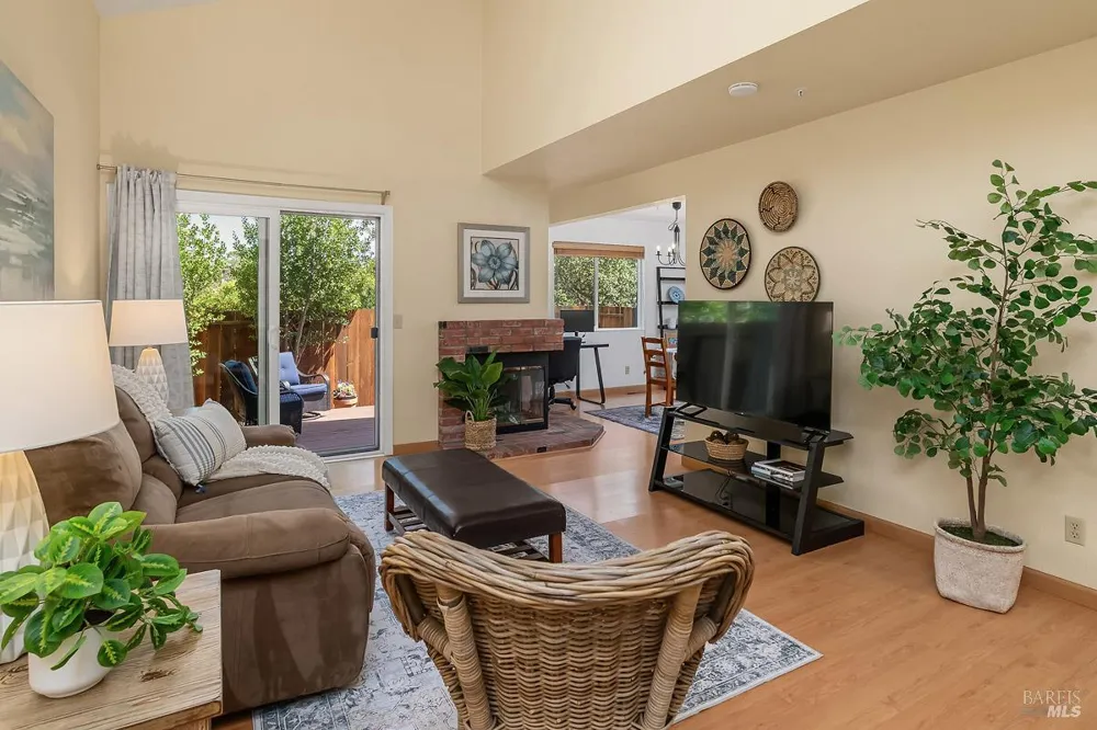 2 Pinewood Lane Novato, CA 94947