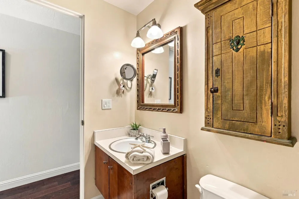 54 Surrey Lane San Rafael, CA 94903