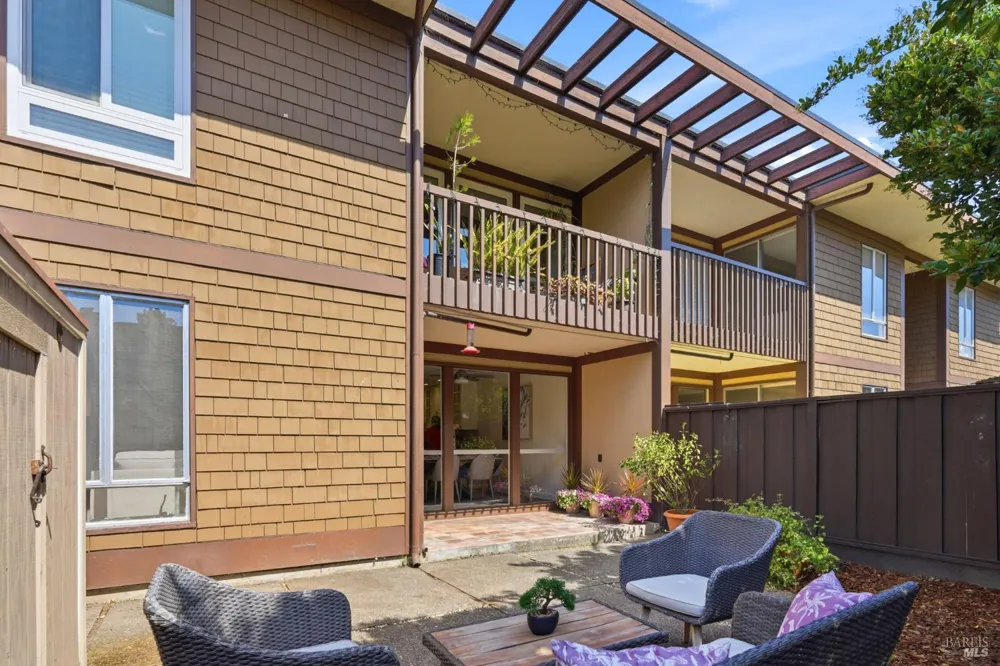 54 Surrey Lane San Rafael, CA 94903