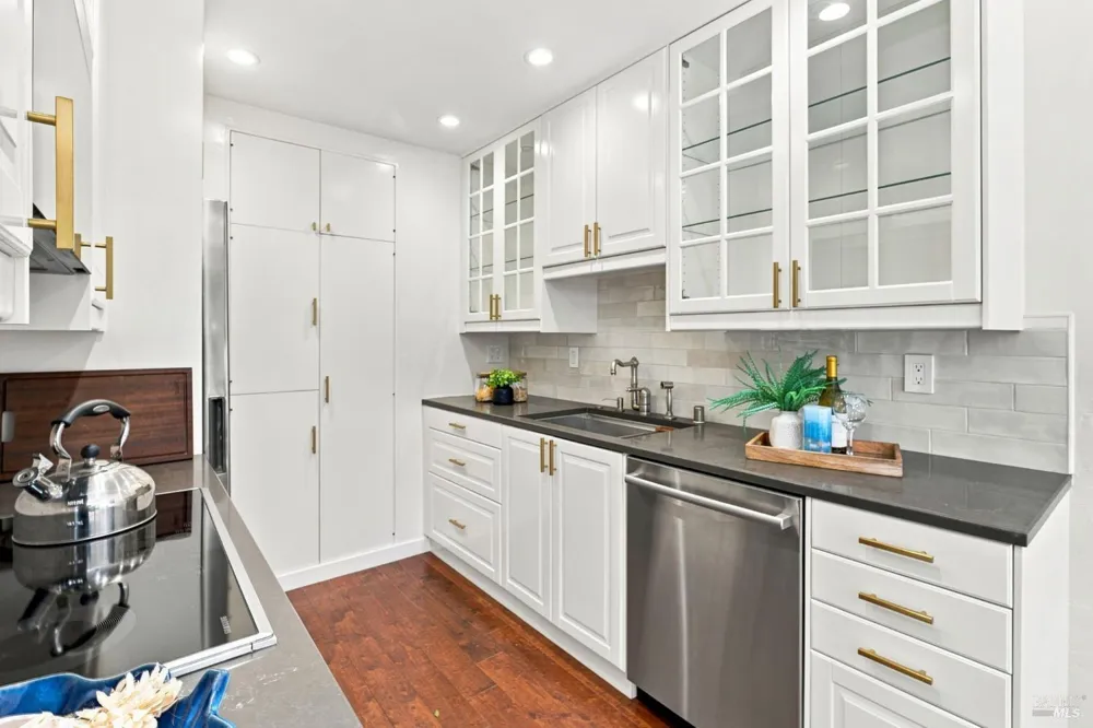 54 Surrey Lane San Rafael, CA 94903
