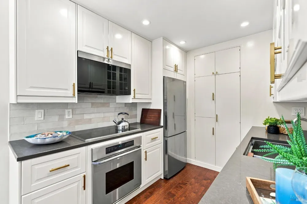 54 Surrey Lane San Rafael, CA 94903