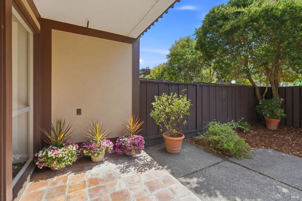 54 Surrey Lane San Rafael, CA 94903