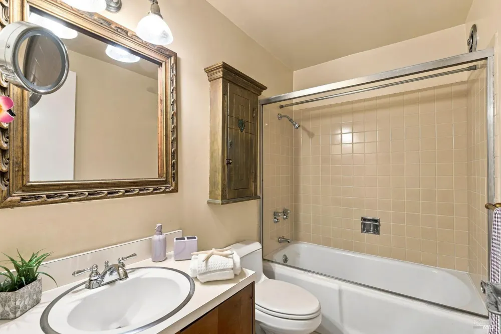 54 Surrey Lane San Rafael, CA 94903