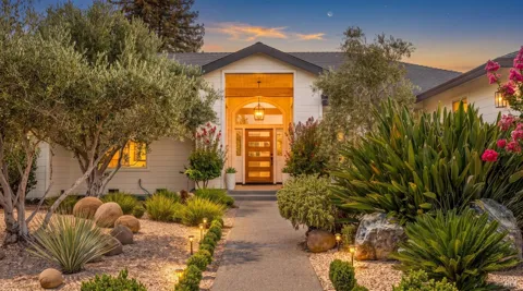 1586 Arrowhead Drive