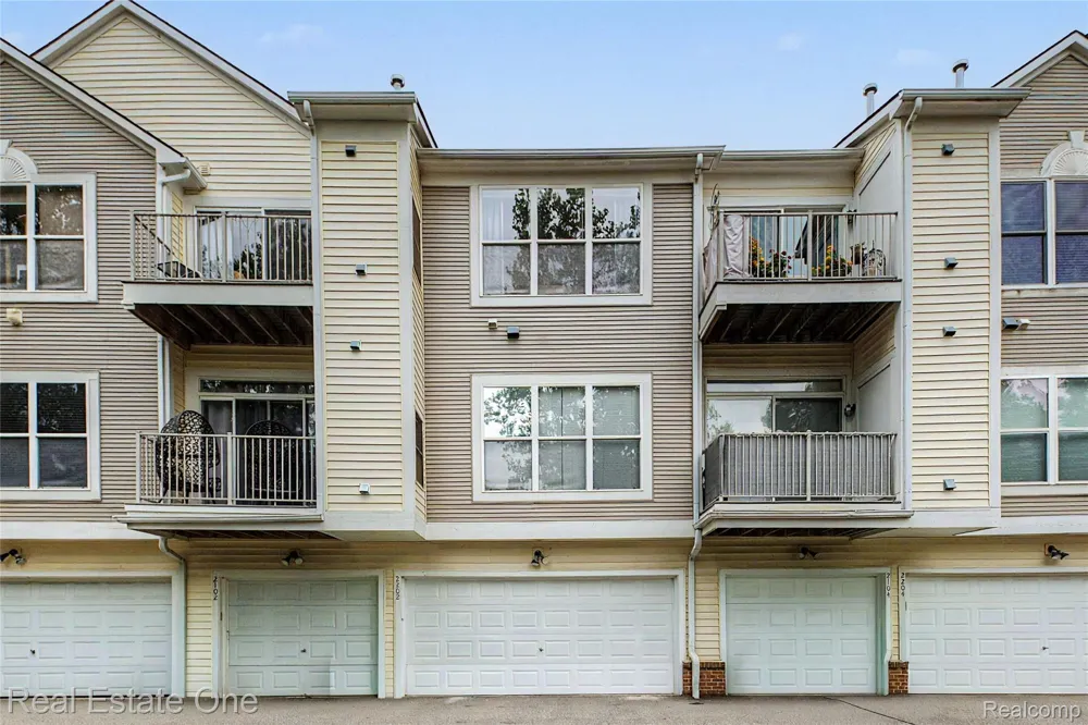 2202 Paradise Trail Oxford Charter Township, MI 48371