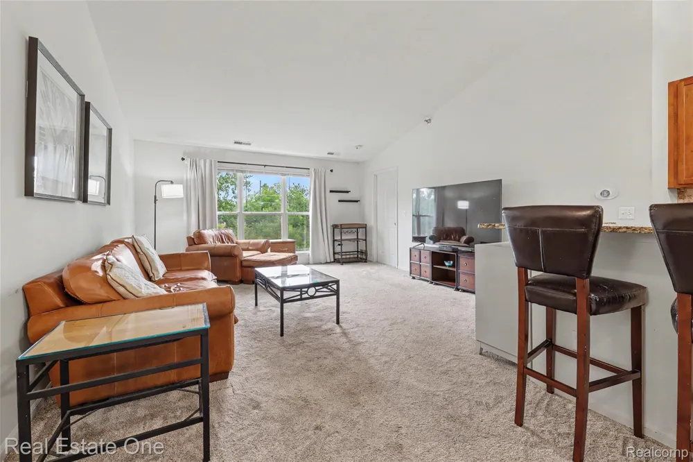 2202 Paradise Trail Oxford Charter Township, MI 48371