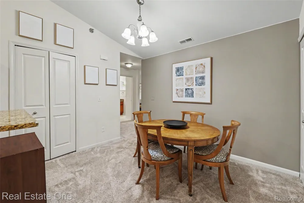 2202 Paradise Trail Oxford Charter Township, MI 48371