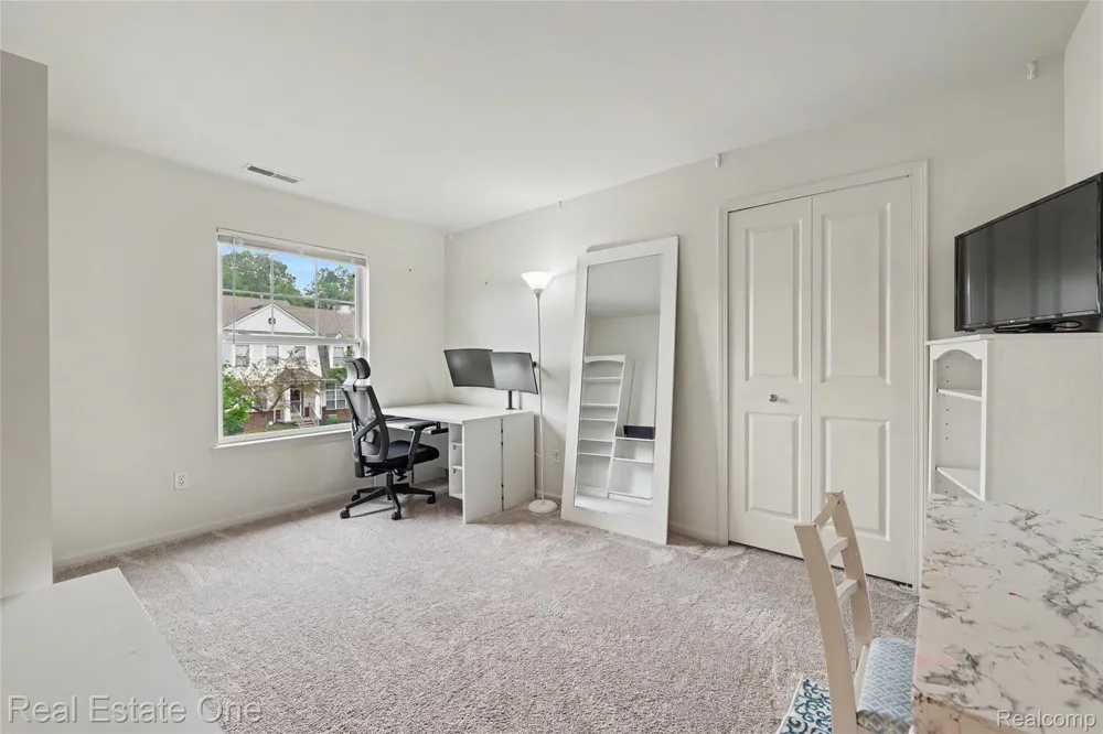 2202 Paradise Trail Oxford Charter Township, MI 48371