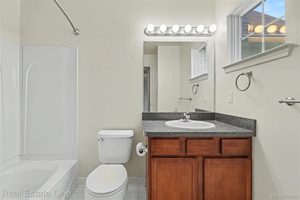 2202 Paradise Trail Oxford Charter Township, MI 48371