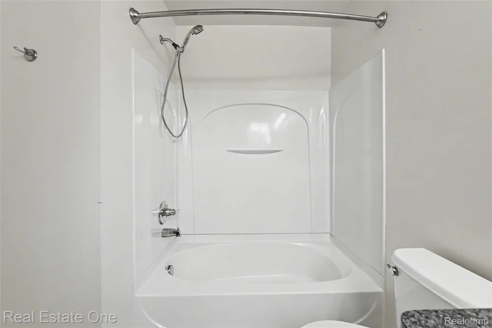 2202 Paradise Trail Oxford Charter Township, MI 48371