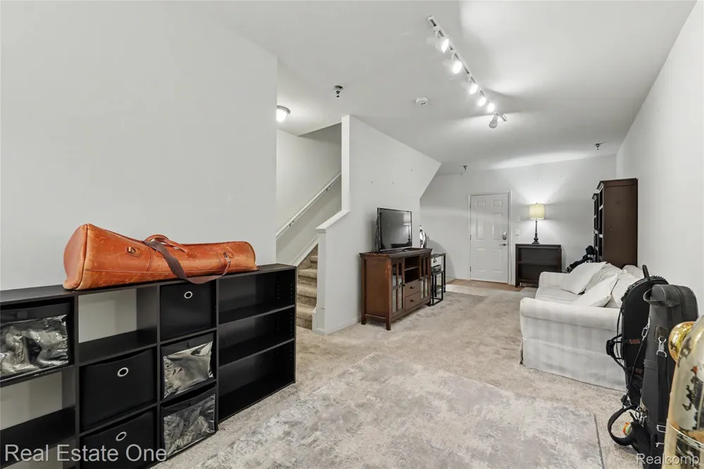 2202 Paradise Trail Oxford Charter Township, MI 48371