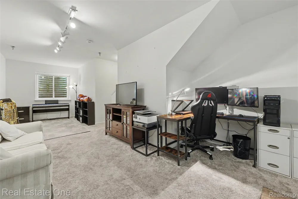 2202 Paradise Trail Oxford Charter Township, MI 48371