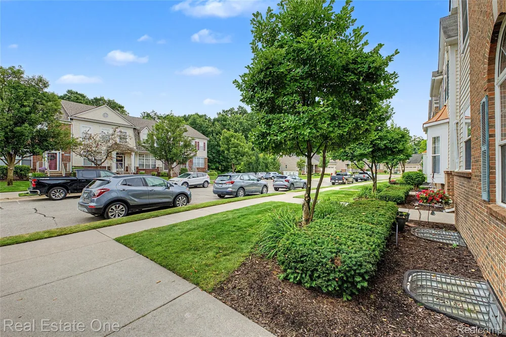 2202 Paradise Trail Oxford Charter Township, MI 48371