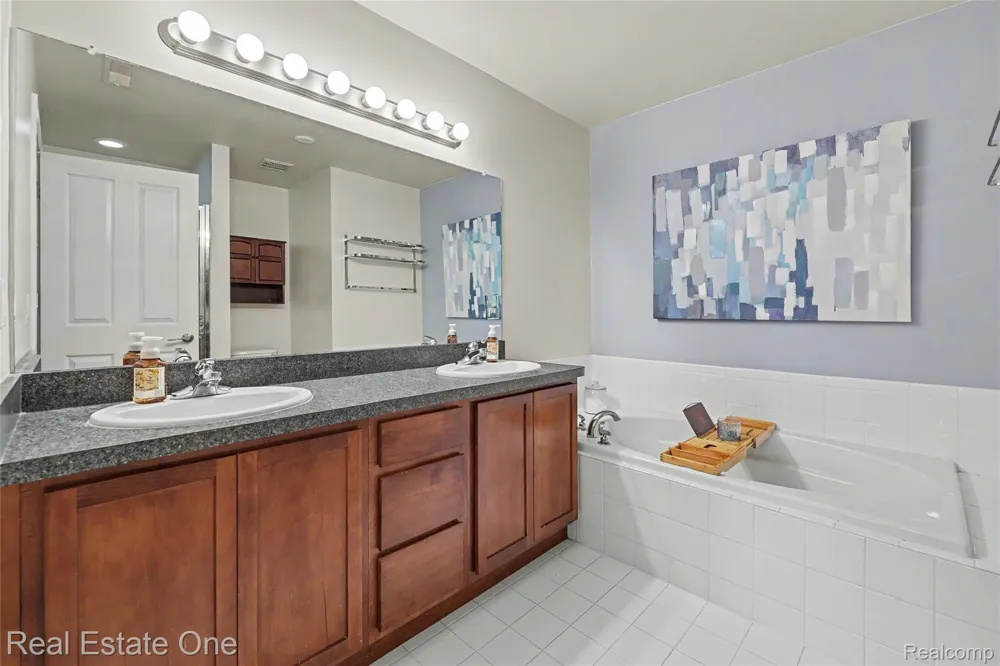 2202 Paradise Trail Oxford Charter Township, MI 48371