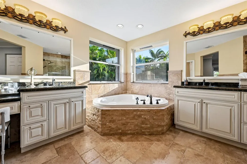 1664 VICTORIA POINTE LANE Weston, FL 33327