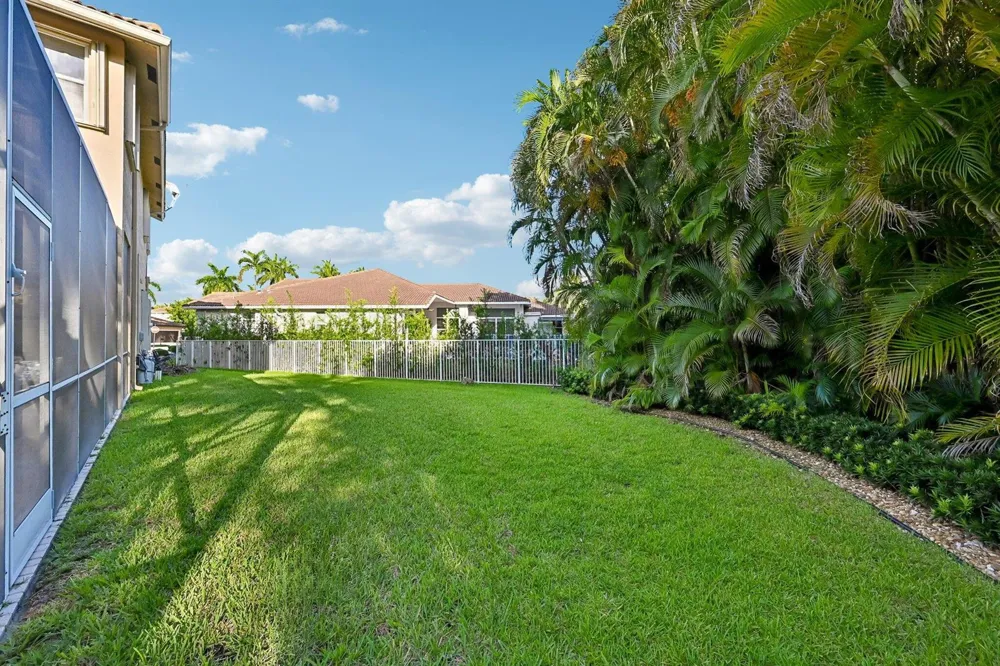 1664 VICTORIA POINTE LANE Weston, FL 33327