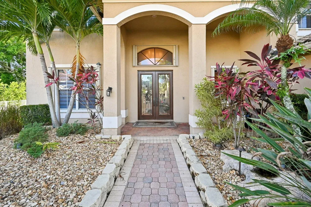 1664 VICTORIA POINTE LANE Weston, FL 33327