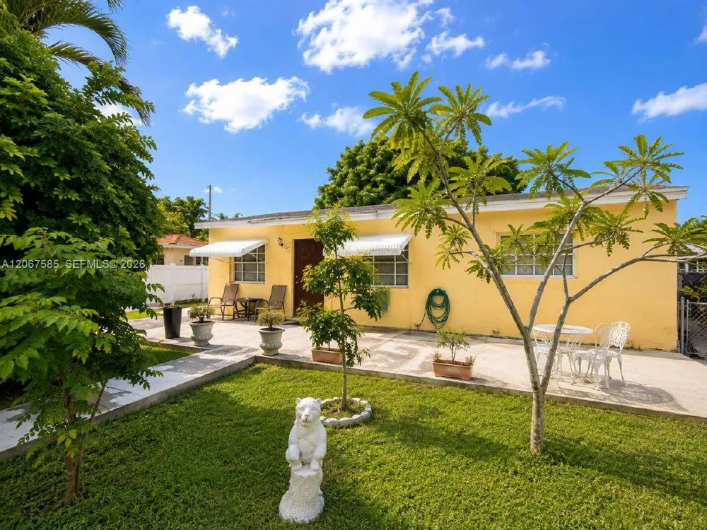 371 W 47th St Hialeah, FL 33012