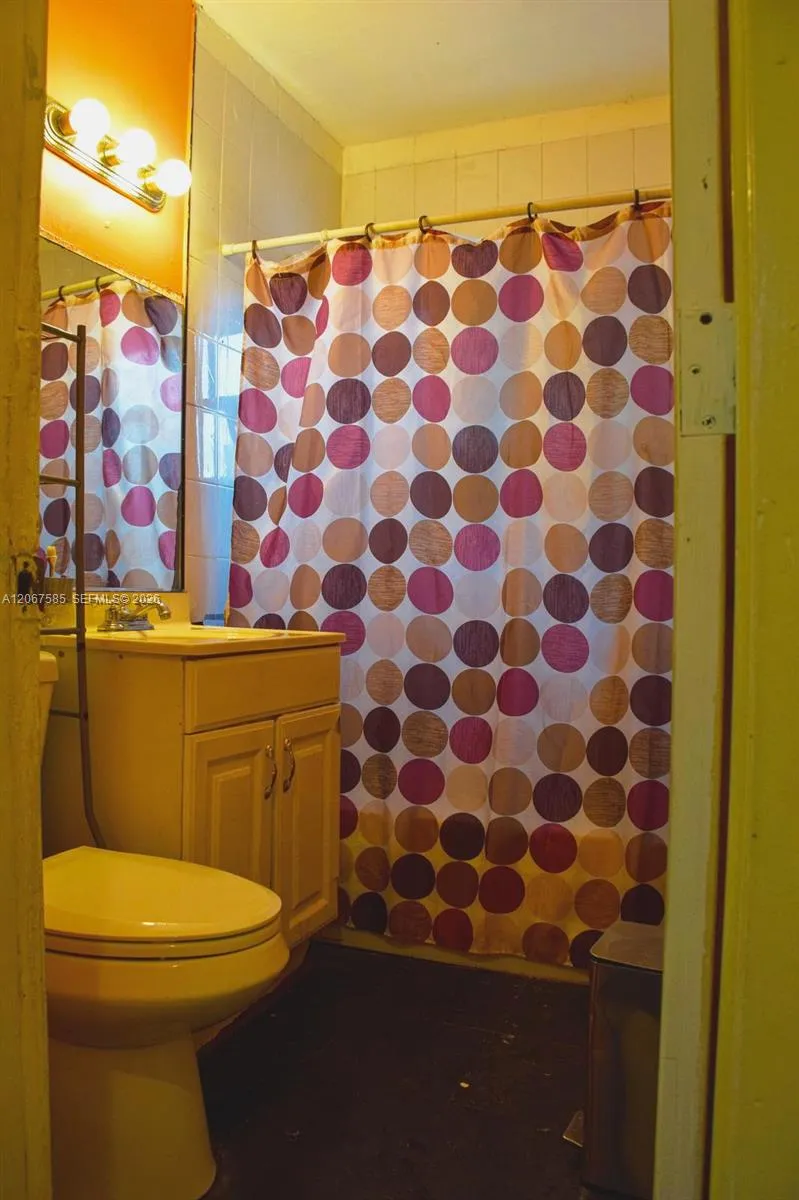 371 W 47th St Hialeah, FL 33012