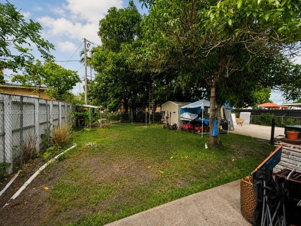 371 W 47th St Hialeah, FL 33012