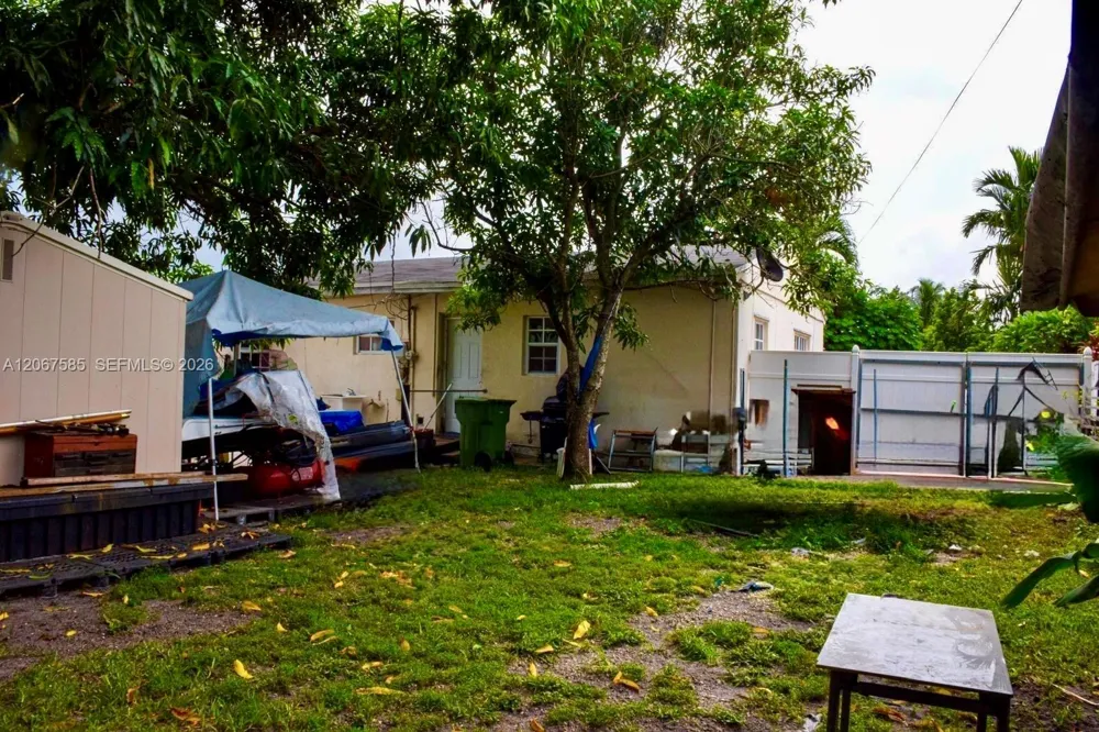 371 W 47th St Hialeah, FL 33012