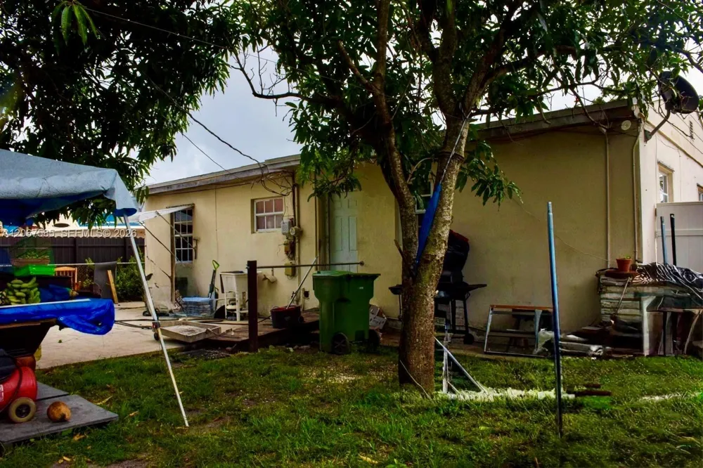 371 W 47th St Hialeah, FL 33012