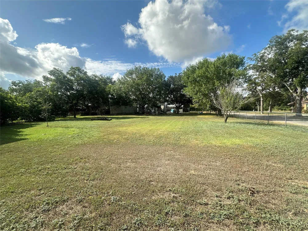 129 S Pecan Street Flatonia, TX 78941
