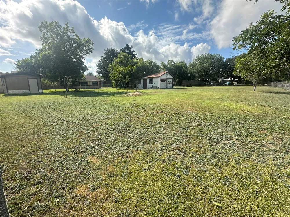 129 S Pecan Street Flatonia, TX 78941