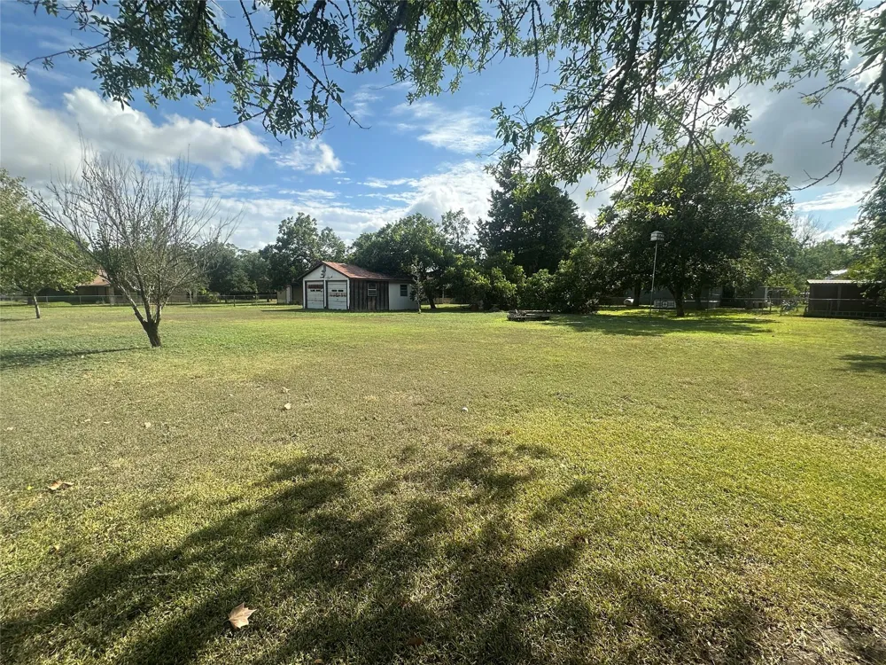 129 S Pecan Street Flatonia, TX 78941