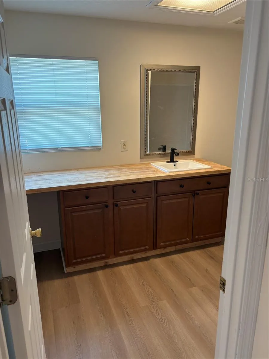 1100 JAMELA DRIVE #B Ocoee, FL 34761