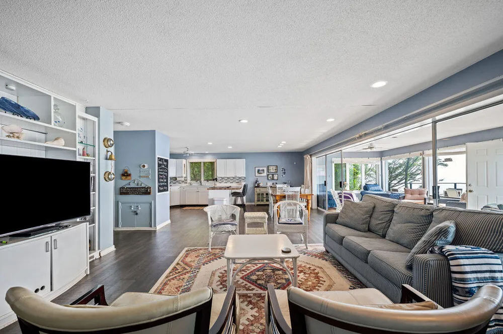 1140 Edgewater Terrace South Haven, MI 49090