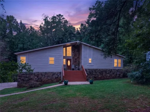 6715 Live Oak Lane