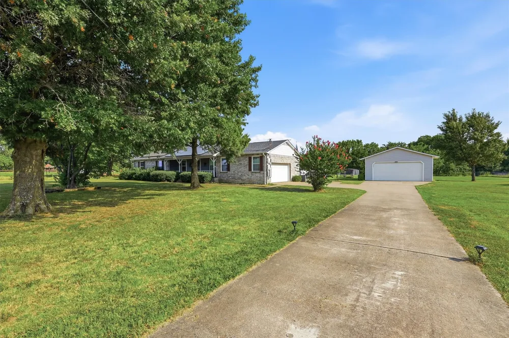 27513 State Highway 56 Whitesboro, TX 76273