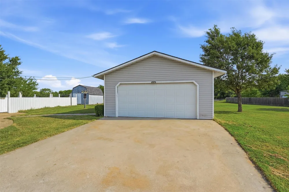 27513 State Highway 56 Whitesboro, TX 76273