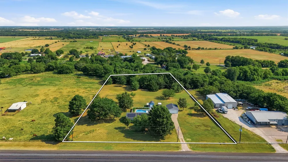 27513 State Highway 56 Whitesboro, TX 76273