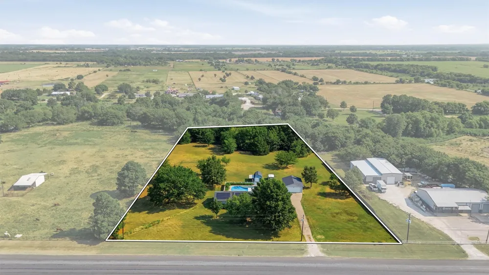 27513 State Highway 56 Whitesboro, TX 76273