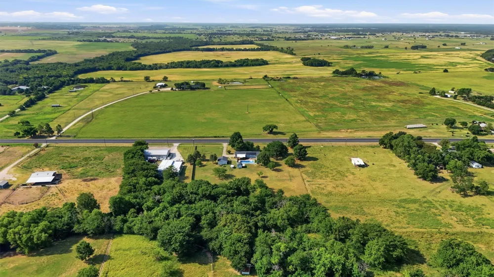 27513 State Highway 56 Whitesboro, TX 76273