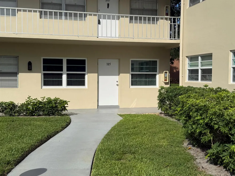 28 PINE ARBOR #105 Vero Beach, FL 32962