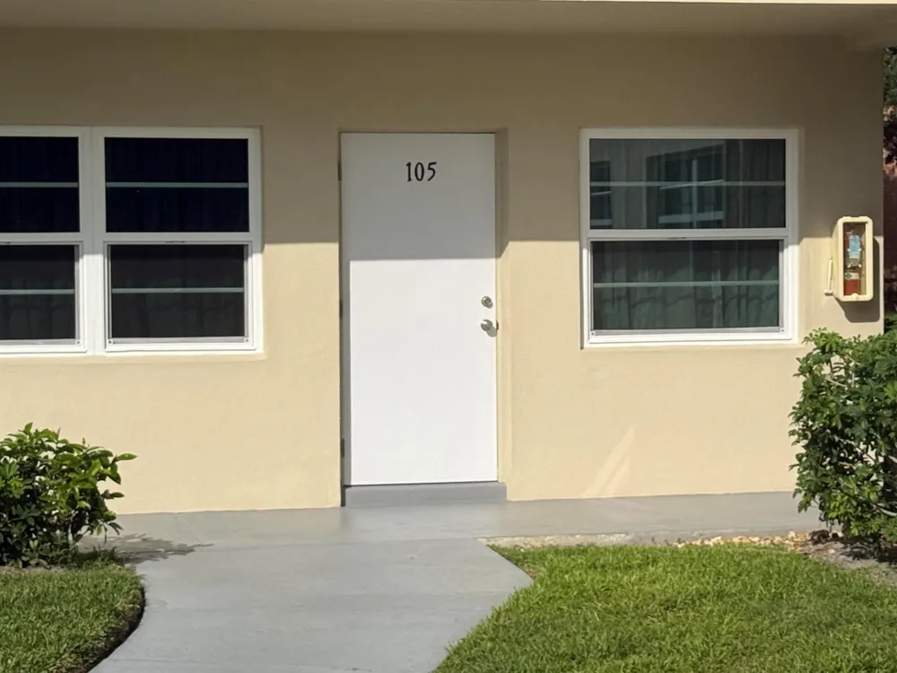 28 PINE ARBOR #105 Vero Beach, FL 32962