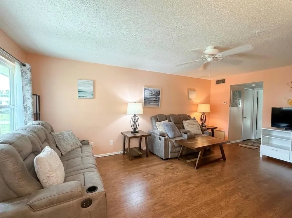 28 PINE ARBOR #105 Vero Beach, FL 32962