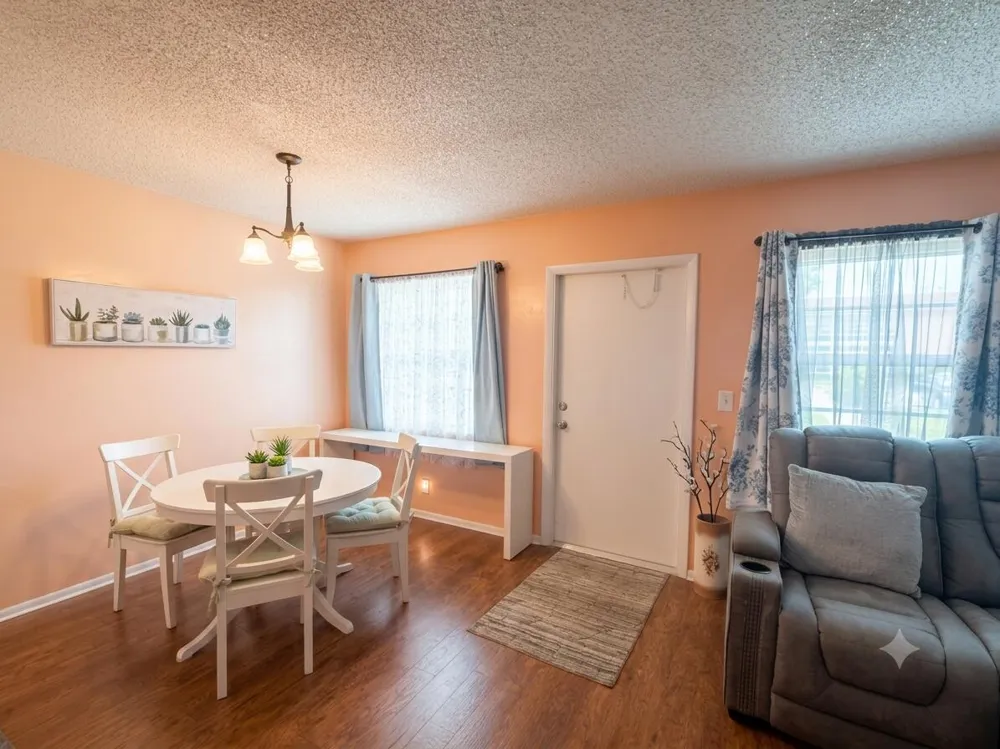 28 PINE ARBOR #105 Vero Beach, FL 32962