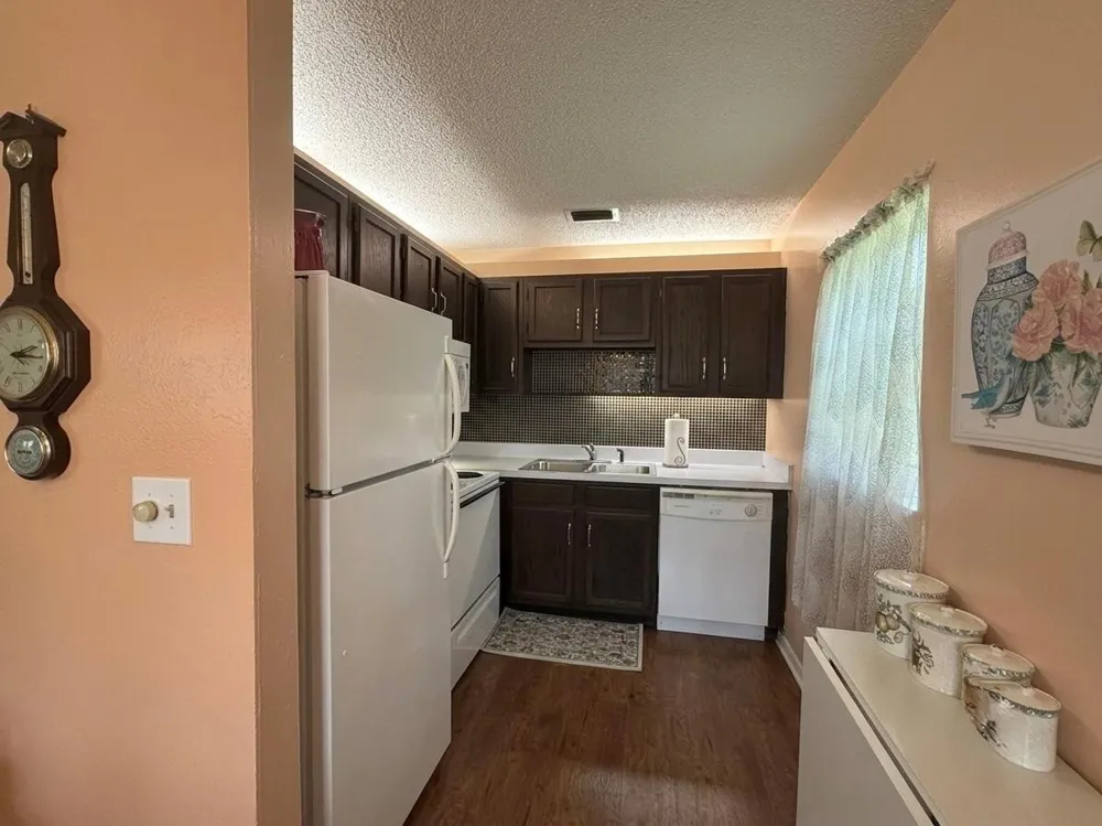 28 PINE ARBOR #105 Vero Beach, FL 32962