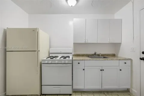 126 SW 18th Ave #4
