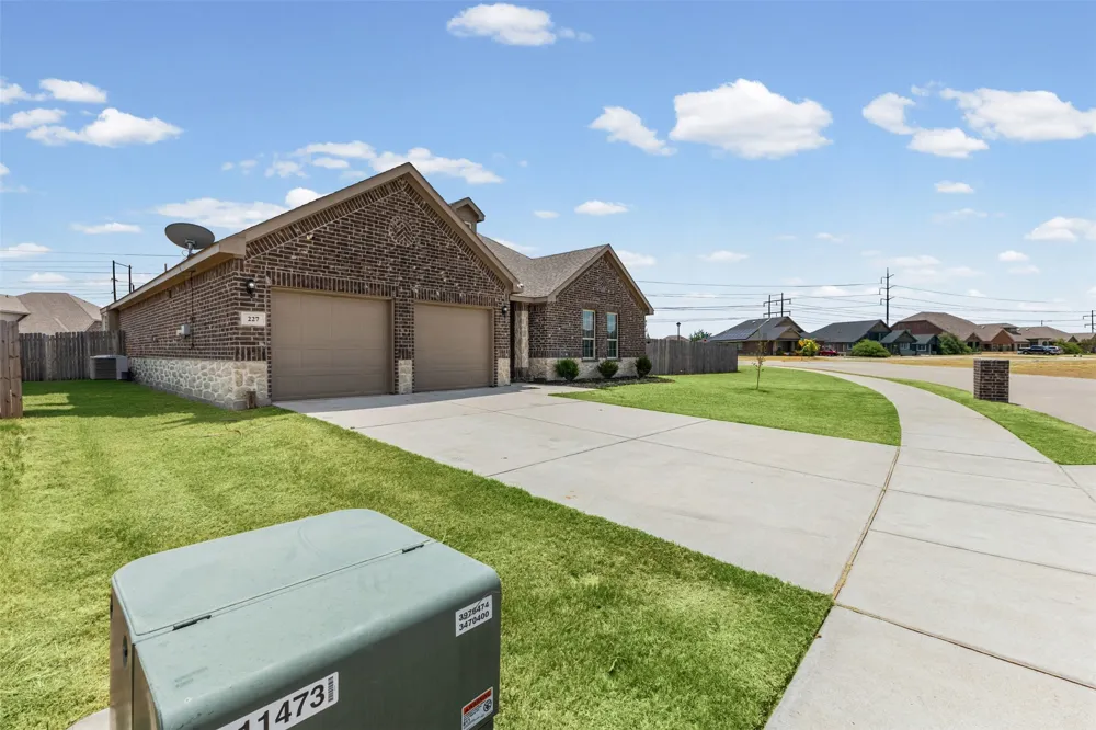 227 Hackney Street Waxahachie, TX 75165