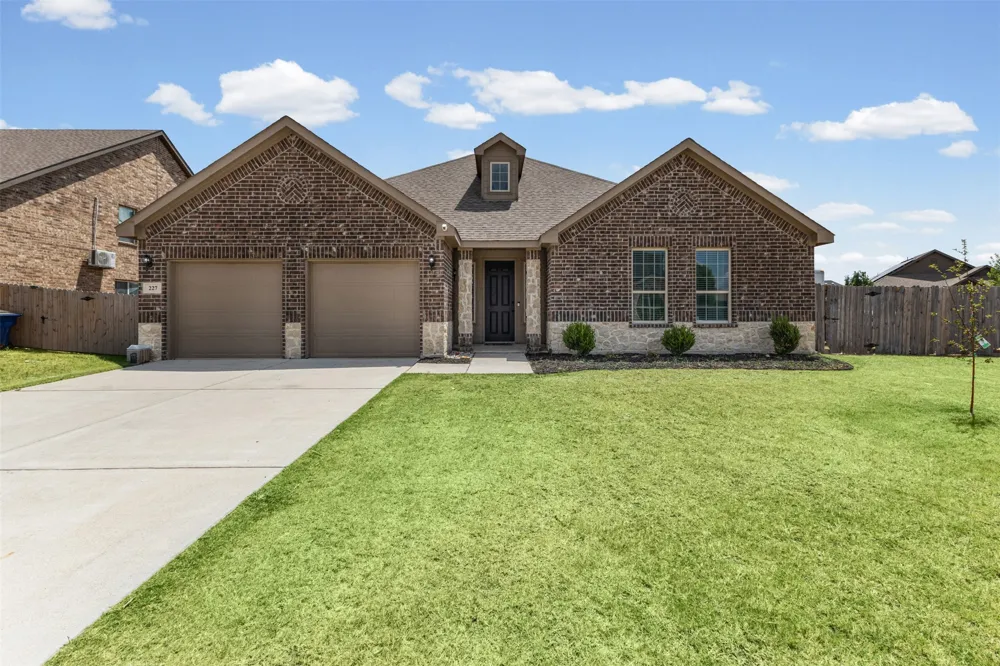 227 Hackney Street Waxahachie, TX 75165